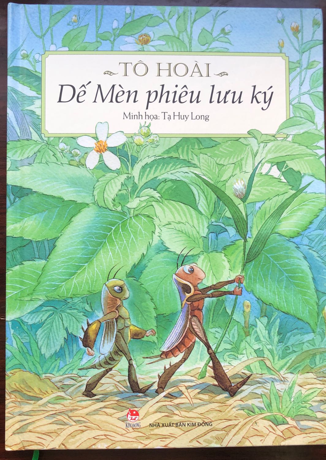 Sách bìa cứng, hình minh hoạ nhiều màu sắc sống động, chất lượng giấy tốt