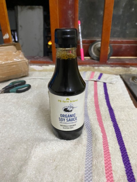 Vị cũng ổn. Hạn sử dụng xa.
Hơi mặn. Cần pha loãng trước khi sử dụng hoặc chọn loại ít muối hơn nếu thích ăn lạt. 
Nắp bám nhiều bụi. Shop lưu ý vệ sinh kỹ hơn vì hàng này cũng không phải hàng bình dân.