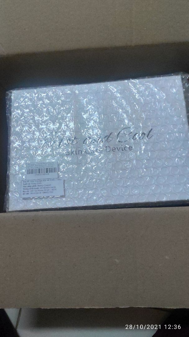 shop đóng gói kĩ và đẹp , máy có cả thẻ bảo hành nữa có cả thông tin liên hệ cửa hàng , máy xịn thật.