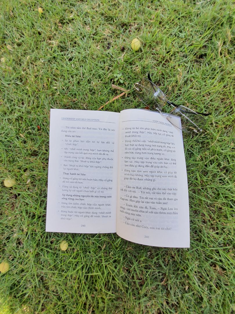 Hay và súc tích. Khi bạn ở trong chiếc hộp, bạn chỉ khiến mọi người cũng tạo cho mình một chiếc hộp, đánh giá mọi thứ đóng khung như trong chiếc hộp. Tìm hiểu nguyên nhân và thoát ra khỏi chiếc hộp sẽ giúp mọi việc hoàn thành tốt hơn, cả trong các mối quan hệ xã hội, trong gia đình và cả trong các vấn đề của cá nhân.