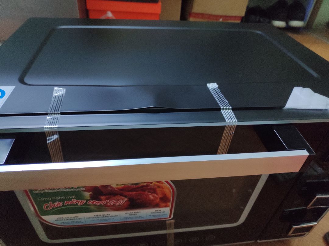 Hàng nhận về bị móp méo hẳn ở giữa mà hộp lại nguyên vẹn thì chắc ko phải méo trong quá trình giao hàng rồi, mình mua của tiki trading. Yêu cầu đổi mãi mới đến nhận hàng đổi, hơn 1 tuần rồi vẫn chưa giao lại. Đến hôm nay gọi điện giao lại hàng thì kêu ra đường lớn nhận chứ k vào trong ngõ, ủa thế mình đặt ship hàng với mục đích nửa mùa vậy ư?