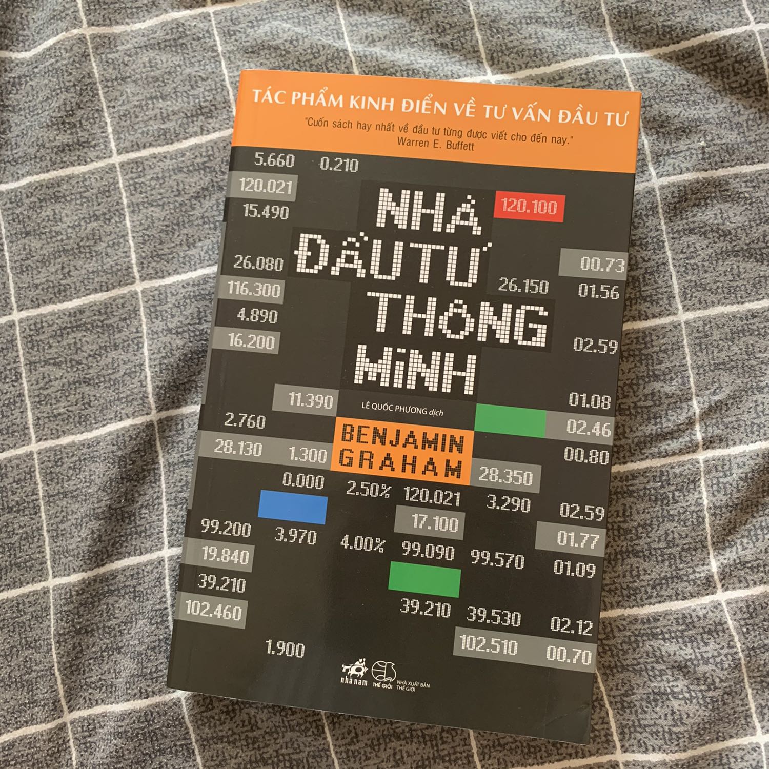 Một quyển sách quá nổi tiếng về lĩnh vực Tài chính rồi. Giao hàng nhanh, thấy báo cuối tháng mà nay đã nhận được hàng rồi. Sách bọc cẩn thận, về tay không bị hỏng hóc gãy gập gì luôn.