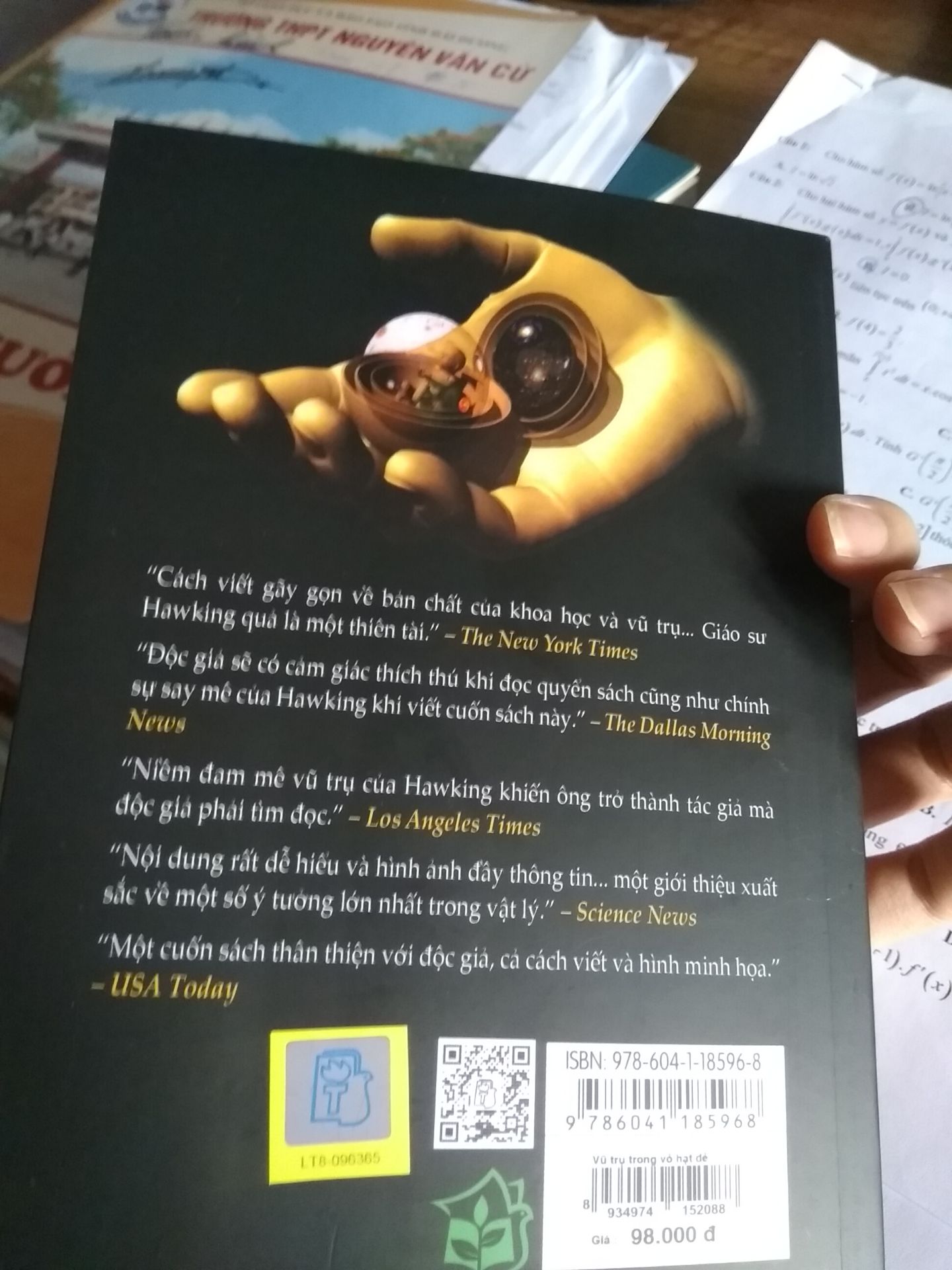 - tiki giao hàng cực nhanh
- sách dc bọc một lớp nilon mỏng bảo vệ
sách cực xịn tuy chưa đọc nhưng xem qua có cực nhiều hình ảnh giải thích ( xem qua thấy hình ảnh cực chi tiết chứ ko phải cho đẹp)
Sách của Stephen Hawking thì phải hay rồi