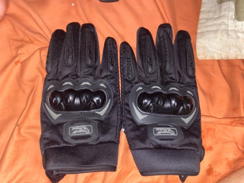 Hàng tốt, thoáng khi chạy xe và giữ ấm tốt. Mong shop có thêm các loại hàng chống nước :) Hàng tốt, thoáng khi chạy xe và giữ ấm tốt. Mong shop có thêm các loại hàng chống nước :)