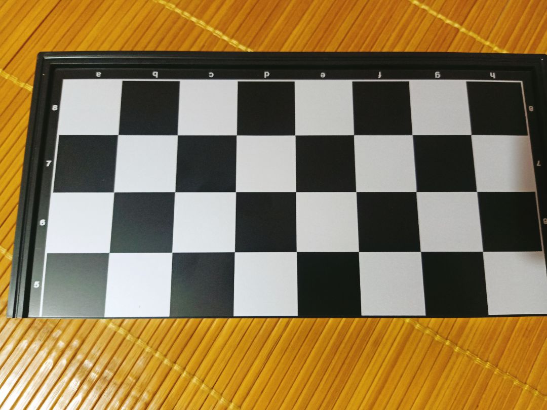 Sản phẩm đúng hình mẫu, chất lượng tốt, hộp đựng chắc chắn, lực hút nam châm mạnh bám chắc vào bàn. Sản phẩm đúng hình mẫu, chất lượng tốt, hộp đựng chắc chắn, lực hút nam châm mạnh bám chắc vào bàn.