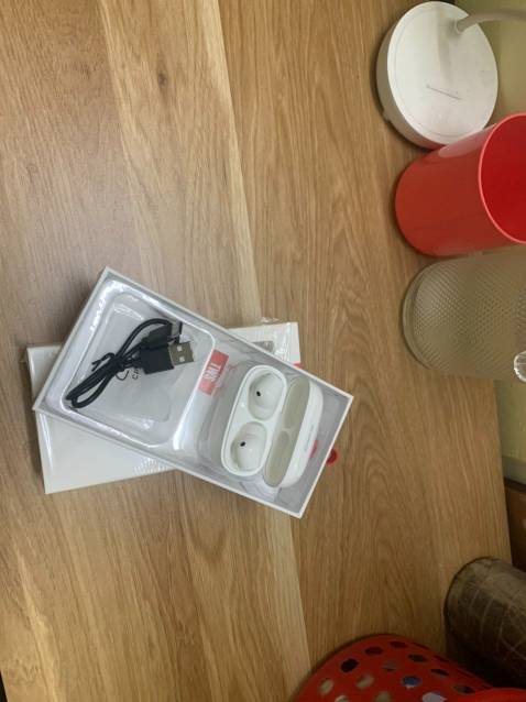 - Mình rất yên tâm khi mua hàng trên TIKI, nhất là những hàng chính hãng.

- Thời gian xử lý đơn hàng nhanh lắm, nhận được ngay trong ngày.

- Tai nghE firo a7 có kiểu dáng hiện đại, ổn trong tầm giá so với các dòng tai nghe có chức năng chống ồn chủ động ANC.

- Thiết kế vừa vặn và êm tai. Dock sạc chắc chắn.

- Âm thanh chân thực, pin lâu.

- Sử dụng rất ổn định, mic bắt âm đàm thoại rất tốt.

- Sản phẩm tốt, đóng gói cẩn thận, hàng chính hãng FIRO.

- Mình khá hài lòng về sản phẩm này.95/100đ 😊