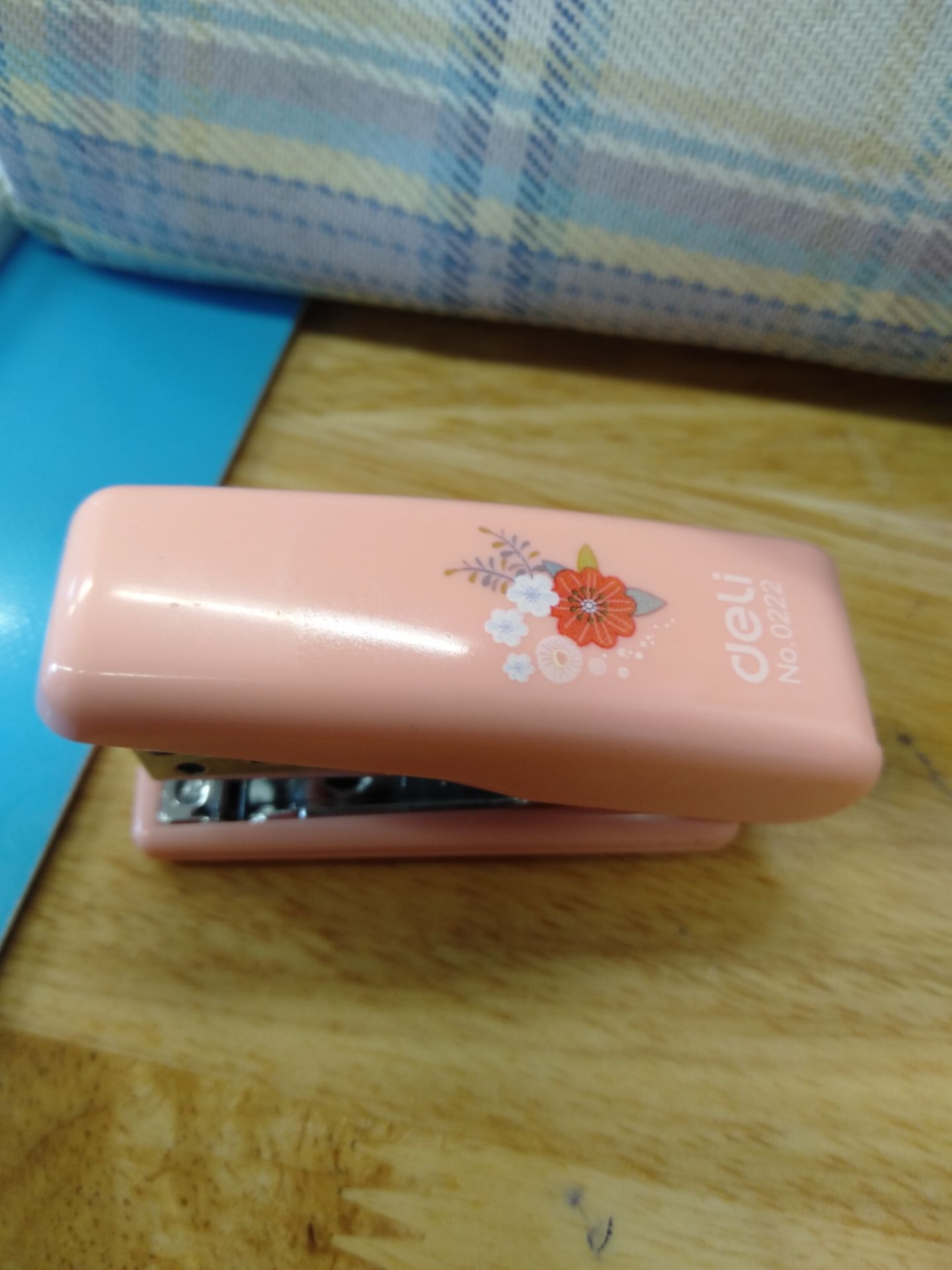 ghim bấm rất xinh, đủ hàng, shop giao hàng nhanh, sản phẩm dùng rất thích, shop gói chắc chắn.