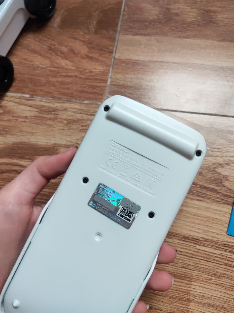 máy xịn, có thẻ bảo hành và được tặng 2 chiếc bút bi siu xinh nhoa