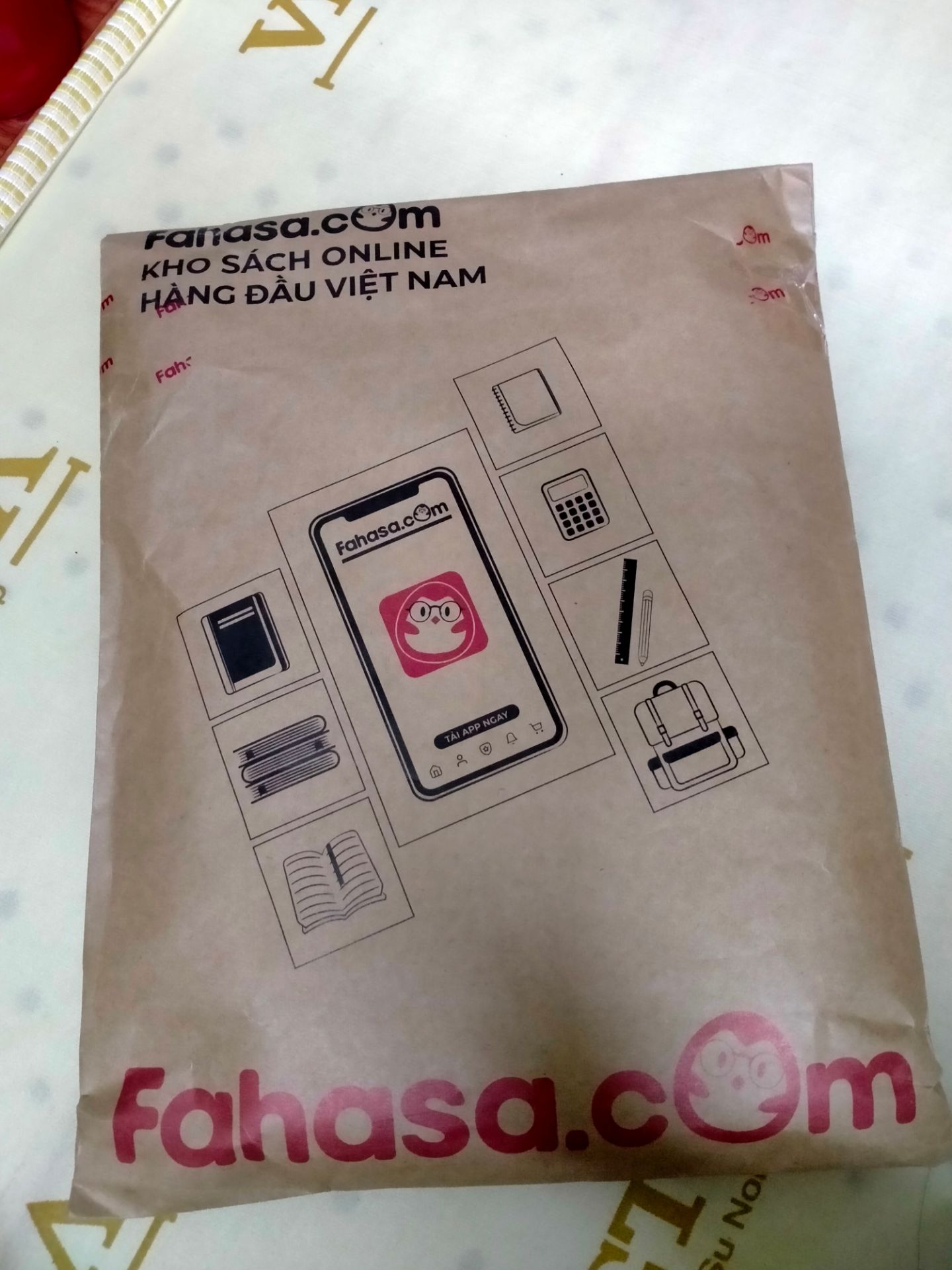 Sách được bọc rất chắc chắn, giao hàng nhanh chóng. Mình rất ưng ý khi mua sản phẩm ❤️