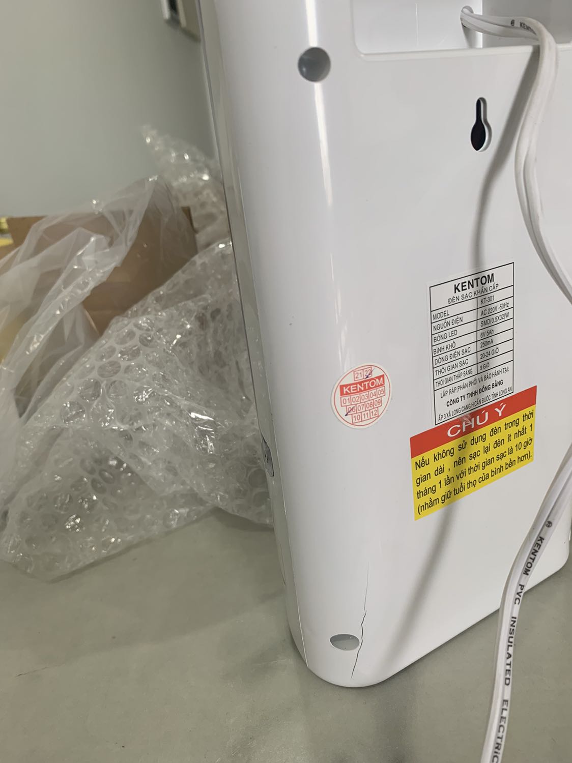 Hàng bị nứt cũng đóng gói giao được