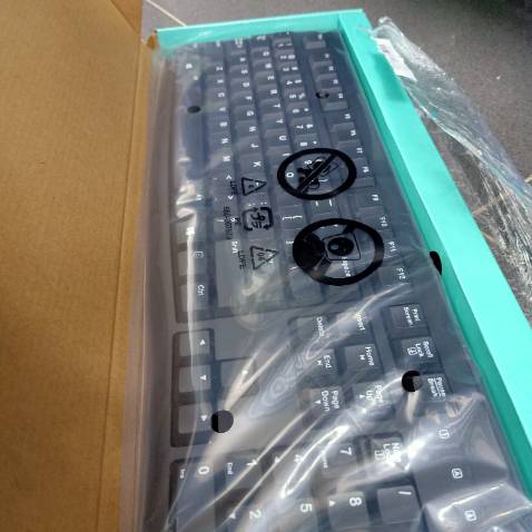 thơm mùi nhựa mới phê phê luôn, mình dùng win11 cắm vào một phát ăn ngay, độ nảy tốt, tay mình ko có lực viết chữ là như sắp phai màu mà mình gõ còn thấy nhẹ vô cùng