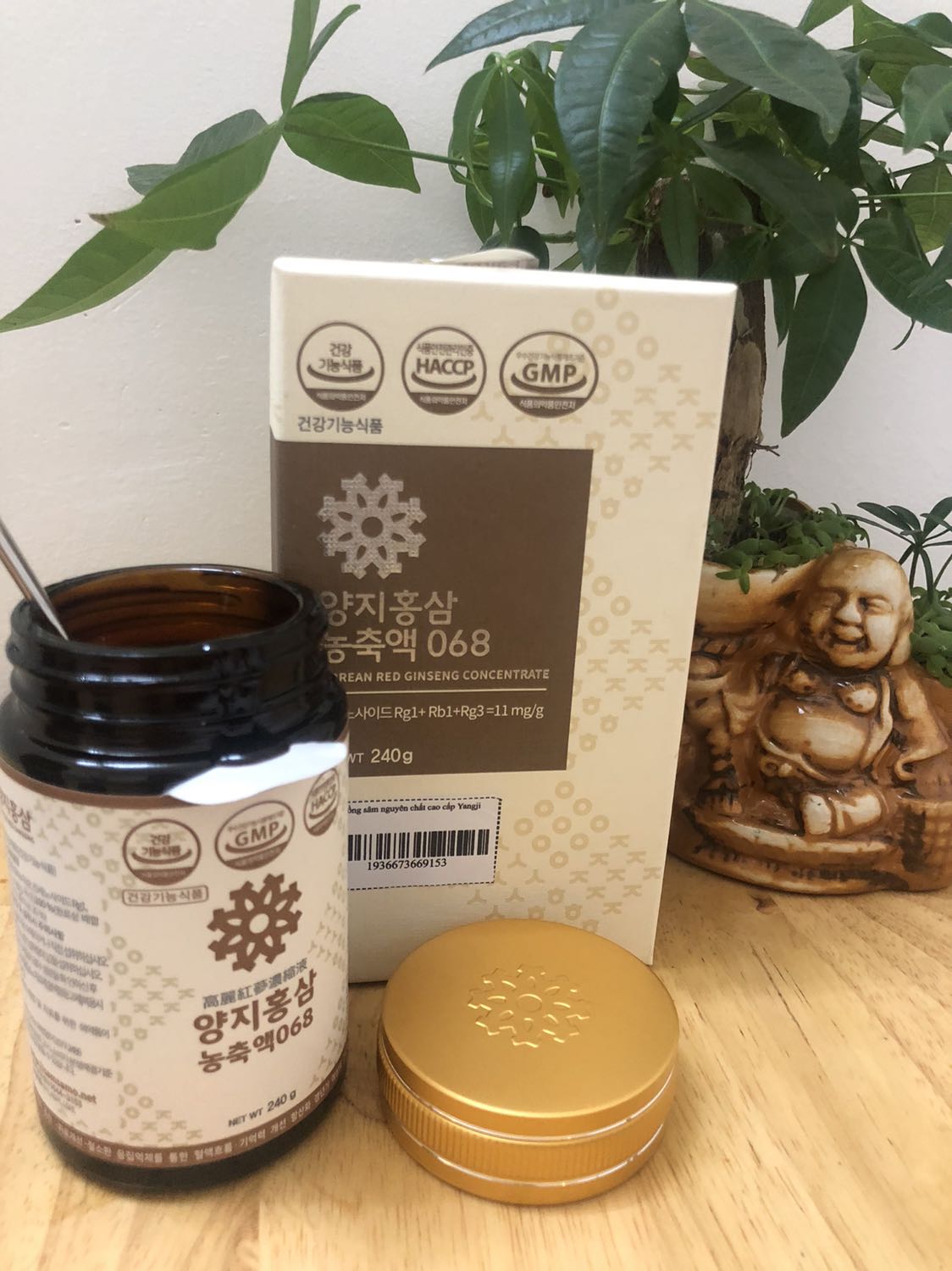 Shop tư vấn nhiệt tình, giao hàng cũng rất nhanh. Vì công việc bận rộn nên mình khó vào giấc ngủ nhưng mình  sử dụng cao hồng sâm đã cải thiện giấc ngủ rõ rệt. Tăng cường sức đề kháng nữa. 
Mình có mua cho bà mình sử dụng thì thấy rất hiệu quả sản phẩm còn ngăn ngừa chứng lãng trí nhớ cải thiện tiêu hoá. Bà mình cũng rất ưng dùng ngày nào cũng dùng hết là phải mua hộp mới cho bà dùng ngay 😍hihi shop bán đồ chất lượng ghê ủng hộ dài dài.