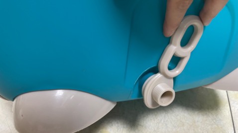 Ko dùng được do van xả bị gỉ nước