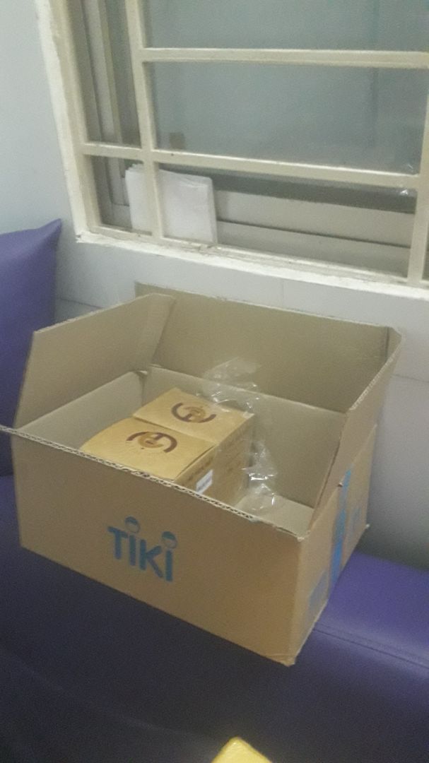 Tiki giao hàng nhanh, đóng gói gọn gàng, mẫu mã hộp đẹp đúng sản phẩm như hình. Đã uống cà phê đậm chất mộc hương vị thiên nhiên. 
Rất hài lòng với sản phẩm.
Cảm ơn Tiki cùng shop M&T fine coffee.