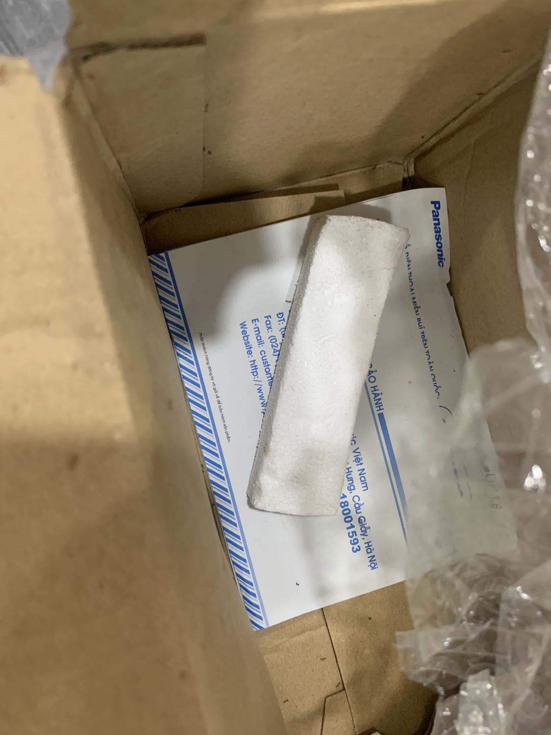 Mình khui hàng ra thấy có kiến khá nhiều bên trong sản phẩm