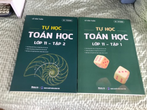 Sách xinh và rẻ lắm ạ, kiểu đa phần moon toàn sách ID nên là nhiều bài tập và bìa sách toàn màu xanh dương xanh lá em thích lắm ạ. Sách xinh và rẻ lắm ạ, kiểu đa phần moon toàn sách ID nên là nhiều bài tập và bìa sách toàn màu xanh dương xanh lá em thích lắm ạ.