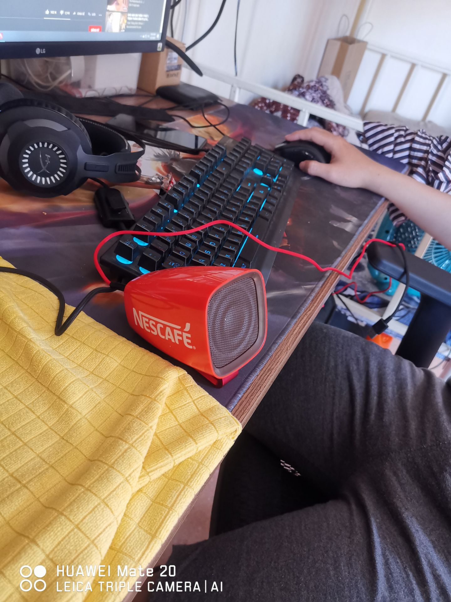 hàng trong hộp đàng hoàng,  mới ,  dây dù mềm ,  còn chất lượng âm thanh thì tui không biết đánh giá ,  mới cắm vào nghe không được phải đổi đầu lại mới nghe được