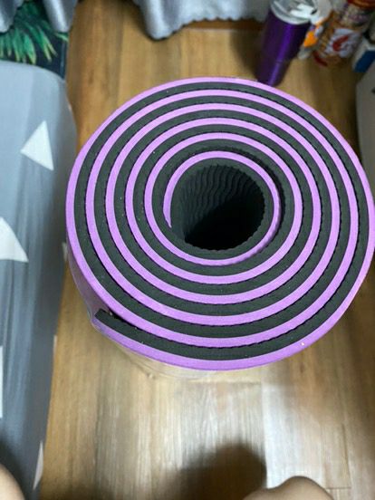 màu tím đẹp quá. thảm dày dặn. bền. chống đc trơn trượt. mềm tập yoga rất là thích. tang shop 5 sao màu tím đẹp quá. thảm dày dặn. bền. chống đc trơn trượt. mềm tập yoga rất là thích. tang shop 5 sao