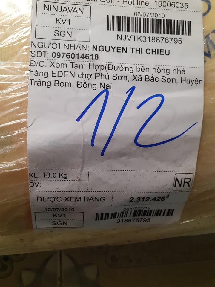 Sản phẩm khác hình ảnh đăng bán nha!giao nệm là Nệm Cao Su american!mình thấy cũng được,với hàng kồng kềnh đổi trả cũng tội cho ship,nên lấy hàng luôn.
Kiến nghị Shop đưa thông tin sản phẩm trùng khớp với hàng thực thế.
Với giá cã vậy thì nệm này OK
Xin cảm ơn!