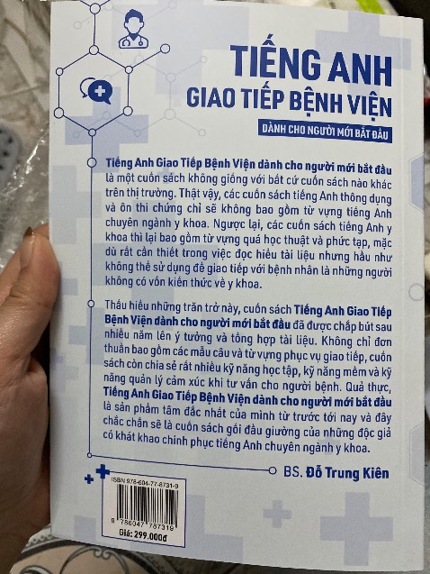 Rất hữu ích, sách đọc rất dễ hiểu, có đi kèm qr code để luyện nghe phát âm cho từng phần, sẽ mua thêm sản phẩm khác