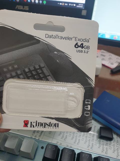 Ngoài vỏ ghi 64 GB, kiểm tra trên máy chỉ có 57,7 GB. Hụt mất hết 6,3 GB. Cảm giác như đang bị *** vậy :( Ngoài vỏ ghi 64 GB, kiểm tra trên máy chỉ có 57,7 GB. Hụt mất hết 6,3 GB. Cảm giác như đang bị *** vậy :(