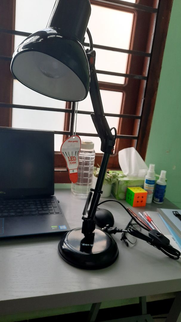 Giao hàng nhanh, trước giờ hẹn. Không may, hàng mình nhận được bị móp cái chui đèn, không biết do quá trình lưu trữ, đóng gói hay vận chuyển vì khi nhận hộp hơi móp.

Sẽ tốt hơn nếu những đơn hàng khác được kiểm tra kỹ hơn tất cả vác khâu để không phải gặp trường hợp này nữa!