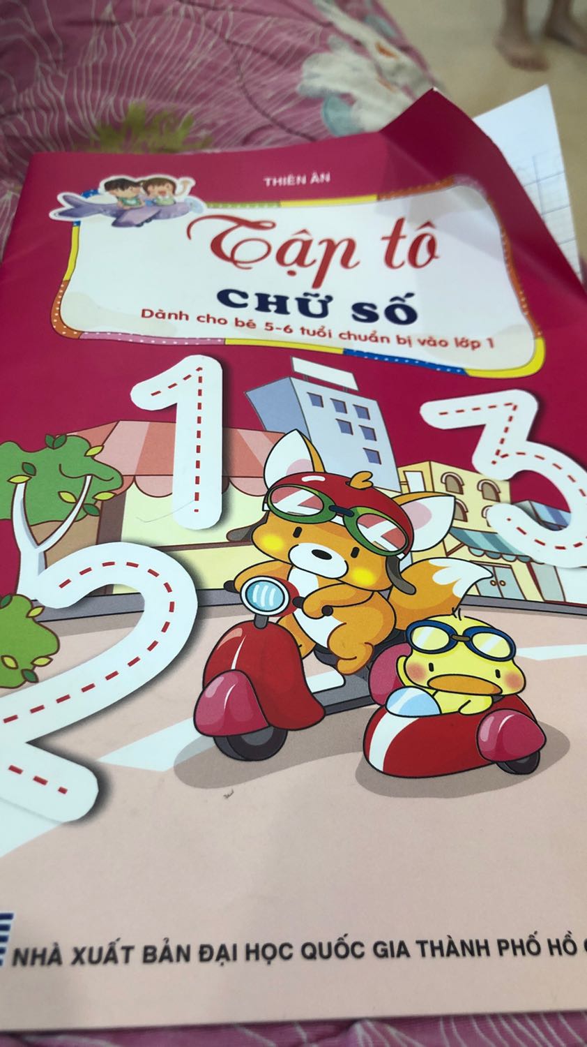 Nhiều bài tập cho bé luyện viết, sách cũng khá rõ