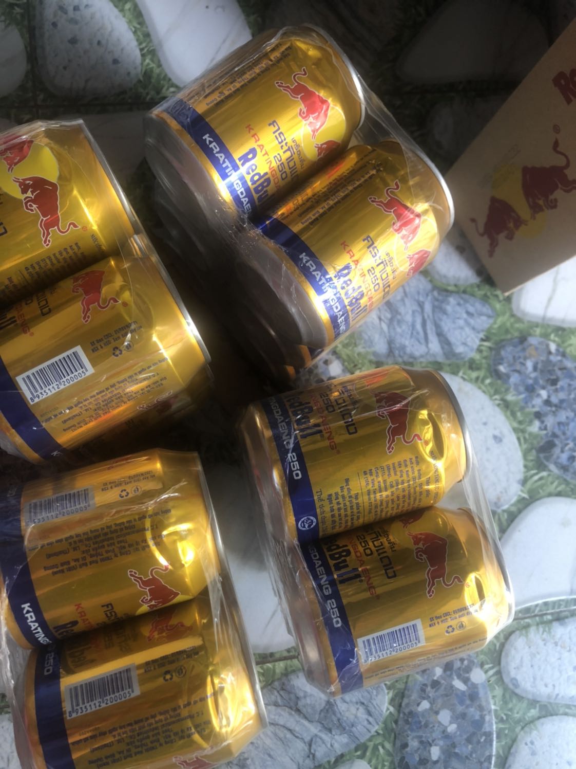 Hàng giao qua tệ, thùng ướt, *** nước thi móp méo chảy nước ra , 4 lốc bị móp méo ca 4, để dùng thi buồn lòng ma đổi lại thi phiền quá.lần thứ 2 bị nhu vậy.Mong Tiki lần sau giao cho khách để ý hơn