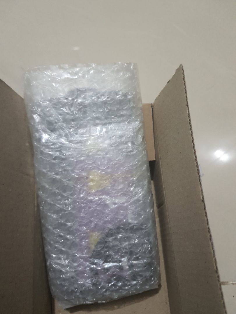 Giống hàng nhái....!hàng không ở trong hộp mà chỉ ở bên ngoài Giống hàng nhái....!hàng không ở trong hộp mà chỉ ở bên ngoài