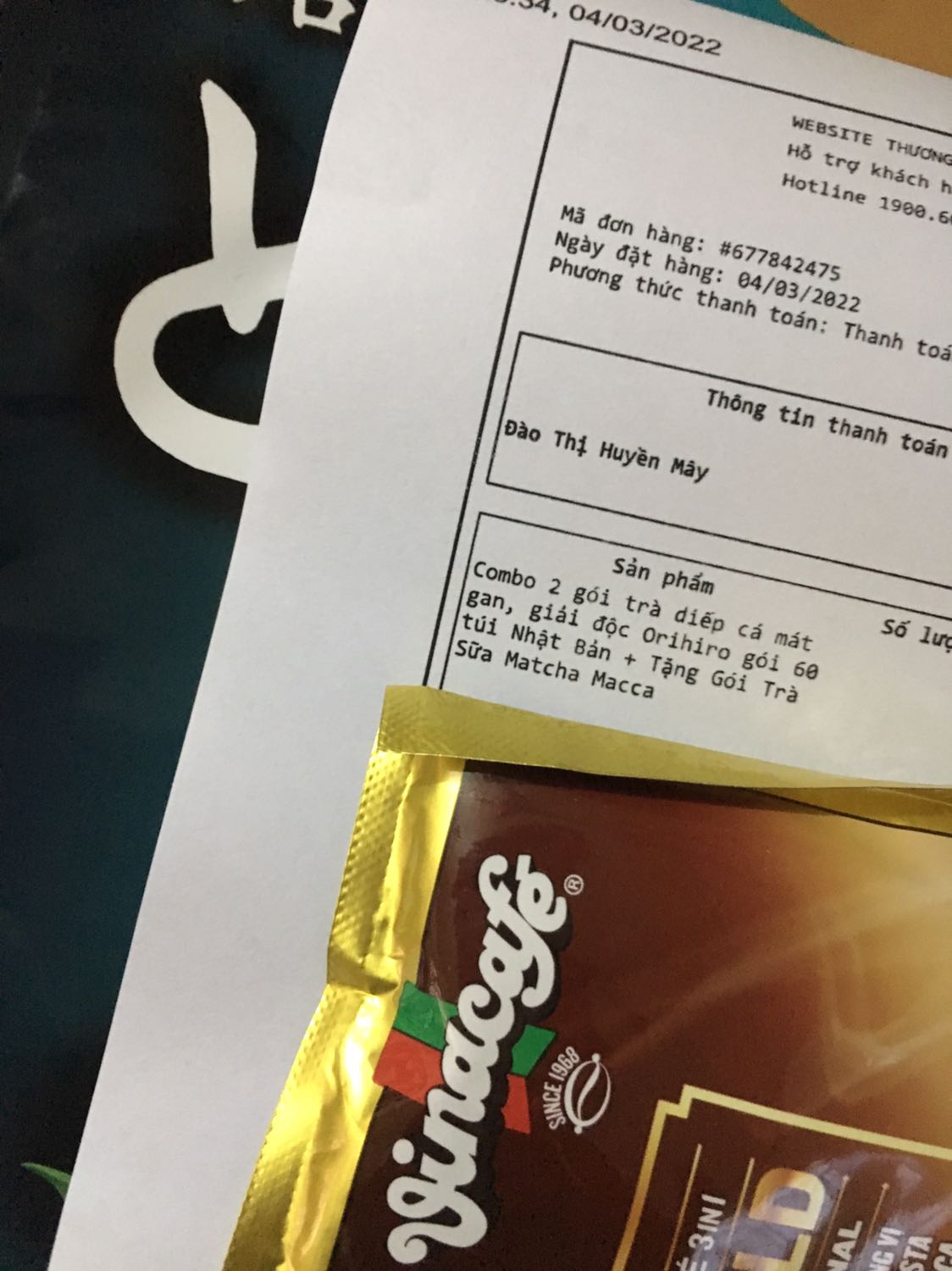 Đã nhận được hàng, giao khá nhanh, cơ mà có 1 thắc mắc, thấy có ghi mua 2 trà diếp xá tặng 1 trà sữa matcha maca mà sao thấy là 1 gói cà phê sữa vinacaphe ? Kkkkk