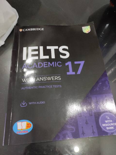 Cuốn này này mua với giá 195k mình nhận mở ra tiếc thật sự, mã qr để nghe thì k có, sách như kiểu đc in lậu ý, mỏng lét, bên trong lỗi lum la