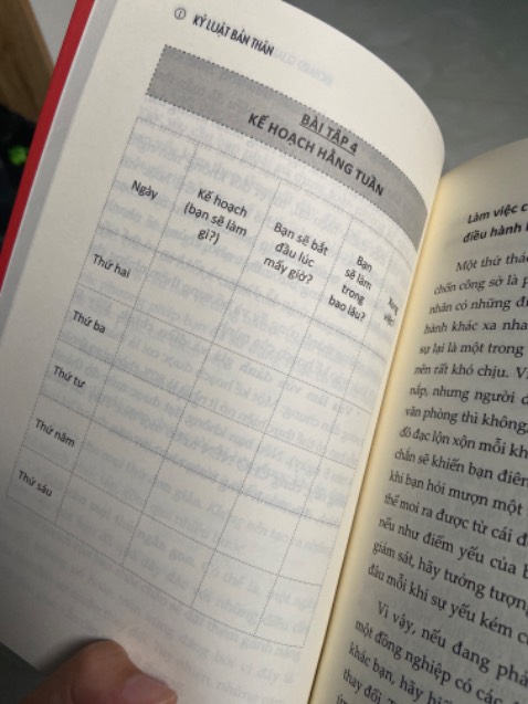 sách đẹp, nội dung rất chi tiết, không nhàm chán