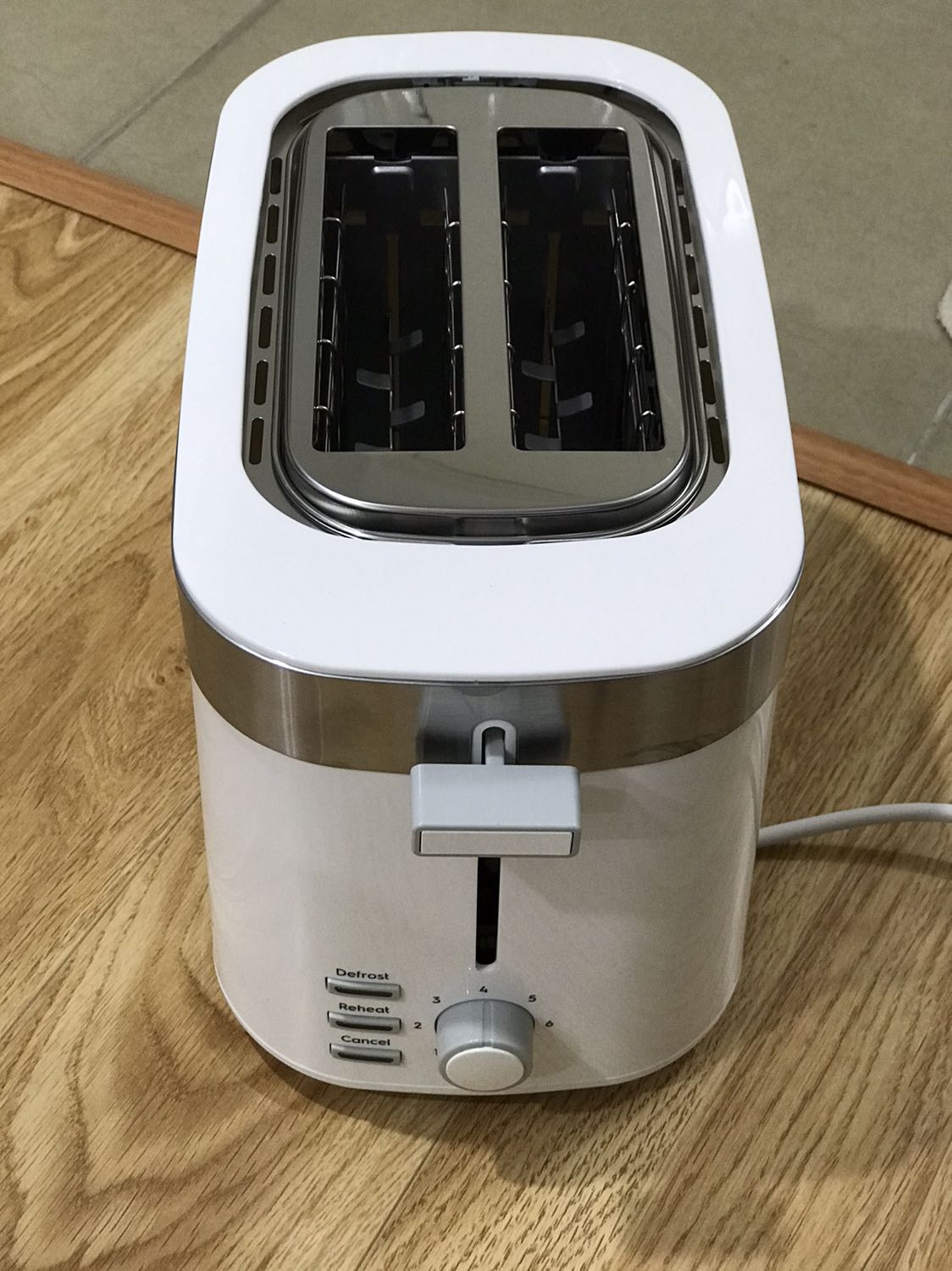 Mình nhận được hàng rồi, thiếu giấy bảo hành. Máy cắm điện không vào. Mong tiki đối sản phẩm giúp mình