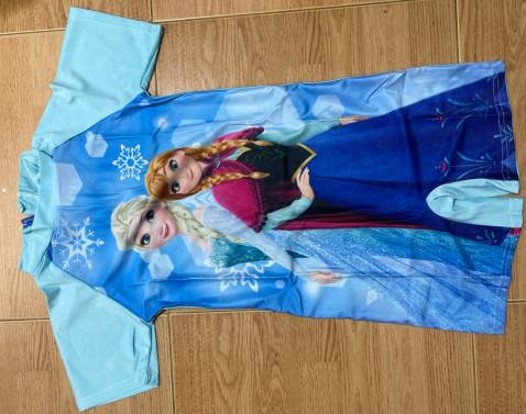 bộ đồ xinh giao nhanh. chất liệu vải đẹp với size như mô tả. hài lòng khi mua hàng tiki . cho 5 sao