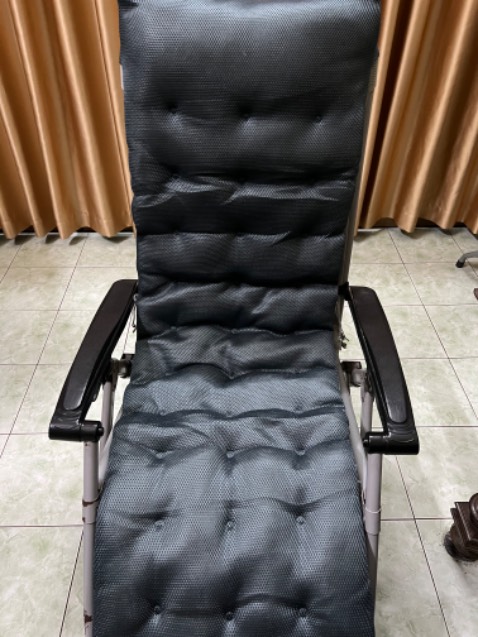 Giao hàng nhanh. Màu nệm lót nhìn sạch sẽ . Nhưng độ bền chừng hơn 2 năm là lớp gòn bị xệp. Chắc do mình giặt máy. Hàng chính hãng theo ghế cũng an tâm.