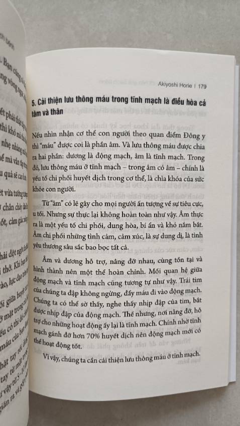 Sách bìa đẹp dễ hút người đọc nhưng nội dung mới là thứ quyết định để mua nó,theo mình nội dung Cuốn sách này hợp với phụ nữ nhiều hơn,và Nên đọc để hiểu thêm về lưu thông máu trên cơ thể