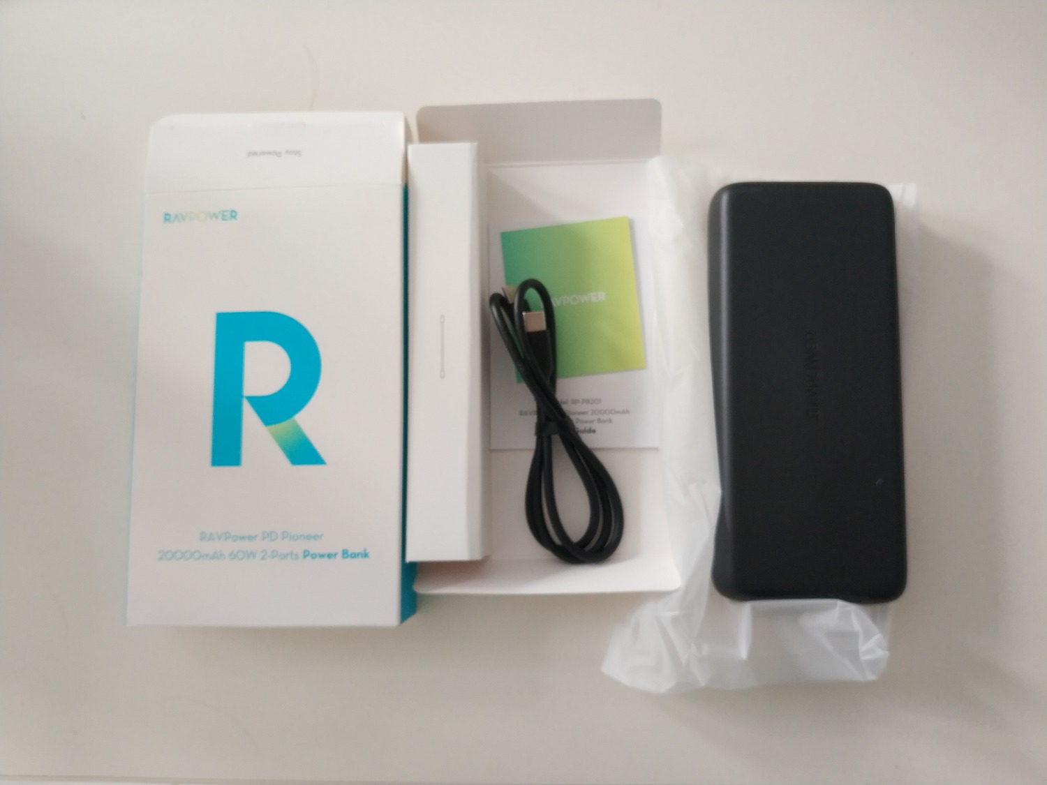 - Sản phẩm sử dụng tốt, sạc nhanh, thiết kế gọn nhẹ, công suất tối đa đúng với cam kết là PD 60w. Mình dùng để sạc Laptop, mặc dù công suất tối đa thấp hơn yêu cầu của Laptop là 65W nhưng vẫn sạc được, dùng để backup trong các trường hợp cần thiết.
- Dịch vụ Tiki tốt, giao hàng đúng hẹn mặc dù trời mưa khá to.