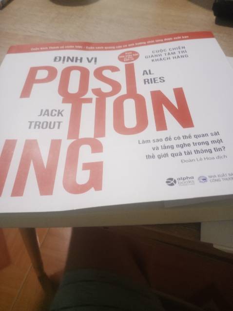 Kích thước sách không giống những cuốn khác nên hơi khó bỏ kê. Người bán nên đóng hộp theo kích thước sách chứ hộp nhỏ quá. Nội dung thì mình thấy hay mỗi 2 chương đầu.
