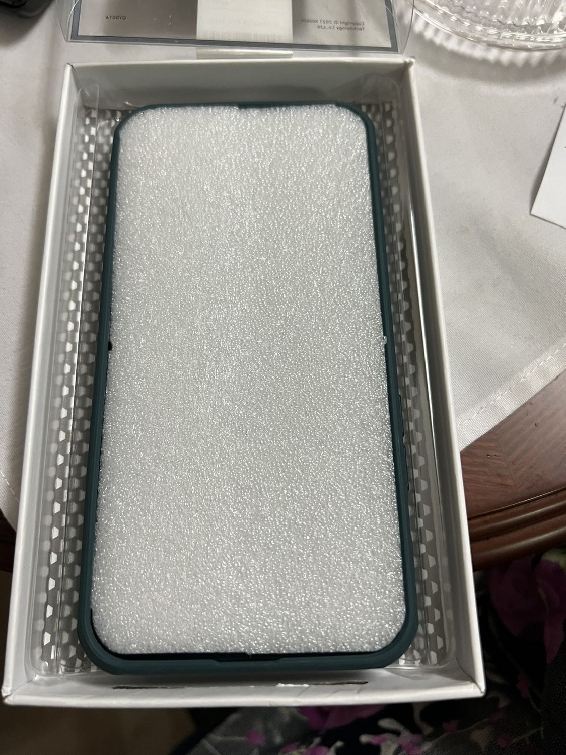 Hàng rất đẹp nhưng Shop giao hàng sai, đặt ốp lưng iphone 13 PRO màu xanh lại giao ốp lưng của Iphone 13 PRO MAX thì làm sao dùng được đây, đề nghị đổi hàng giúp