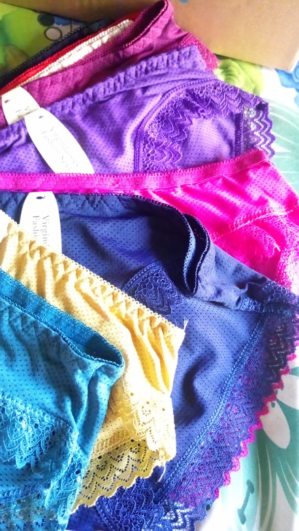 Mình đặt mẫu ren nguyên, sao lại gửi hàng này ah? 
Yêu cầu tiki kiểm đúng hàng giúp khách, sao tình trạng này cứ lặp lại vậy ah?? 
Mình muốn đổi trả lại hàng này, bây giờ gửi về đâu ah. Mẫu này giá tiền thấp hơn so với mẫu m chọn mà