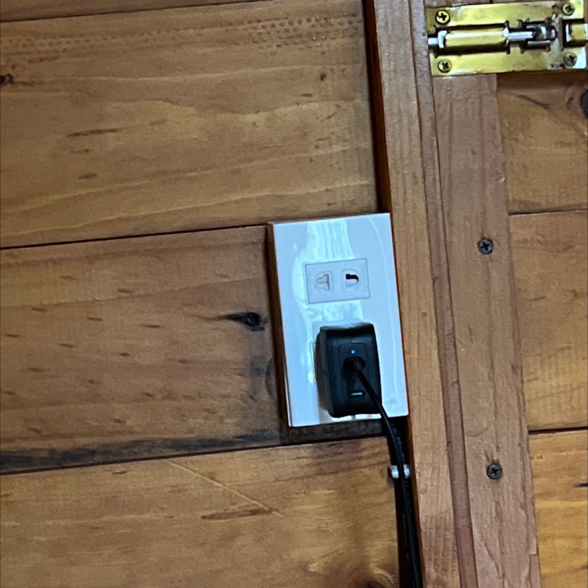 Sạc nhanh, tốt và chưa thấy bị nóng lên. Đáng đồng tiền bát gạo