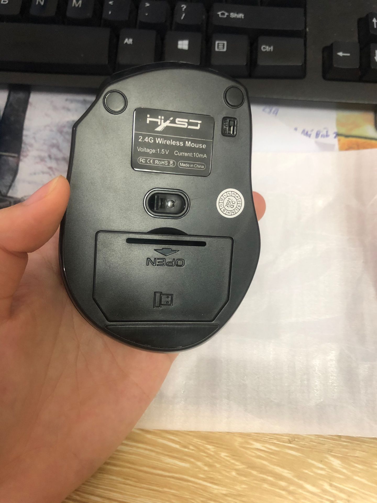 Chuột đẹp quá, dùng rất nhạy nha ,ôm vừa tay