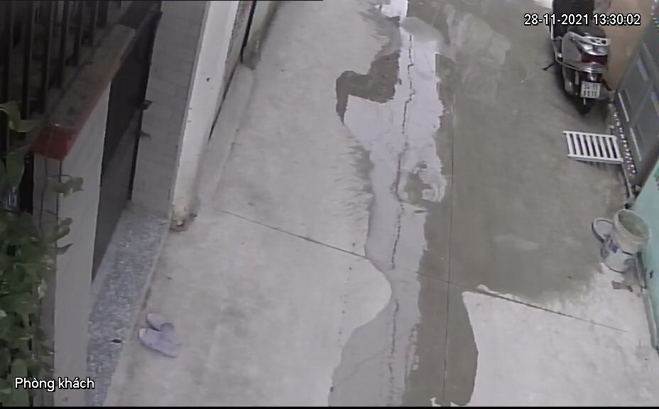 Shop rất nhiệt tình hỗ trợ kỹ thuật. Về chất lượng sản phẩm thì đúng là tiền nào của đó. Hình ảnh ko sắc nét, chống ngược sáng kém. Độ bền chắc ko dc lâu do bằng nhựa