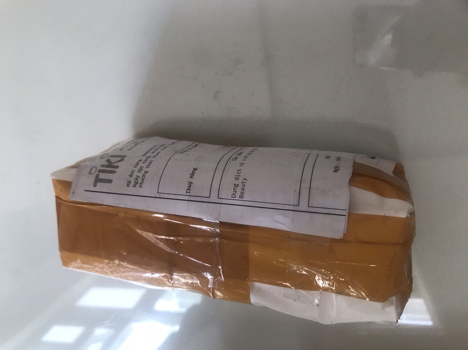 Đóng gói ok, chai đẹp, dùng 1 lượng ít nhưng sạch và thơm lắm!!