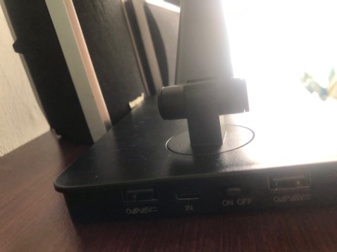 Đèn đẹp, đóng gói kĩ lưỡng, có 2 độ sáng trắng vs vàng tiện nhất là 2 trục điều chỉnh được ko cố định như các mẫu đèn khác mình đã sử dụng