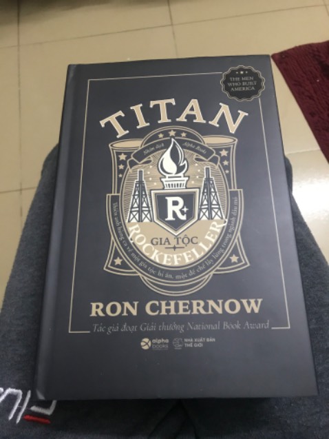 Sách đẹp, bìa cứng. Chiếm được ngay lòng tin của mình sau khi khui sách ra và đọc