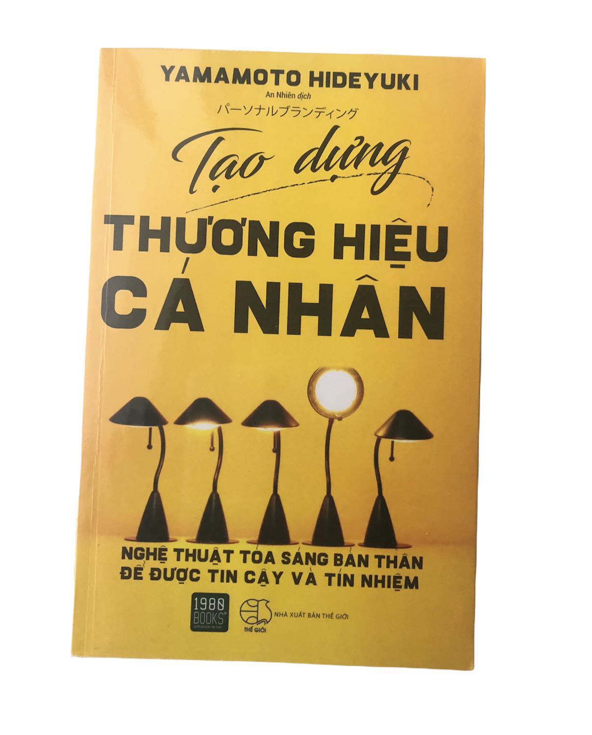 Về hình thức sách mới đẹp dễ cầm 👍🏻👍🏻👍🏻 Về nội dung mình mới đọc sơ qua thì thấy nội dung dễ đọc, cũng hay đó, đọc xong có time mình sẽ review kĩ hơn!