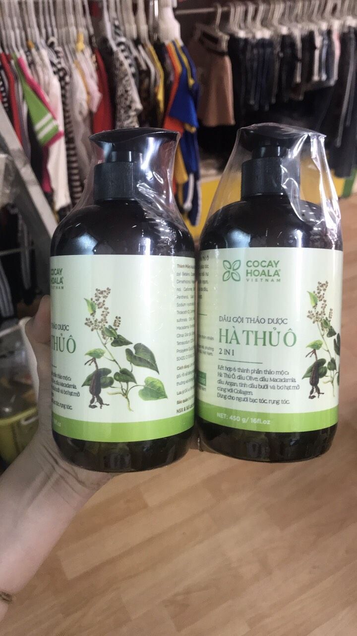 Nghe quảng cáo thấy hay nên mình mua 2 chai về 1 chai mình dùng, 1 chai tặng người thân, nay xài thử xong rụng tóc và ngứa, đem bỏ lun chai nguyên seal hết dám tặng. Hàng giá trị củng cao mà chất lượng quá kém k nên mua.
p/s: điểm cao chắc do chương trình tặng 20k chi review có ảnh, mấy bạn coi kỹ tránh nhìn điểm số r' bị mua lầm giống mình.