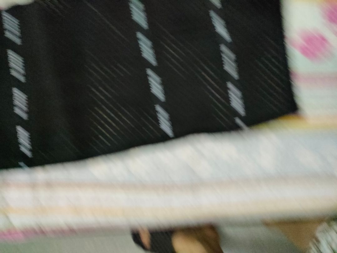 sản phẩm 1cặp những cái màu đen thì cọng bằng nhựa khi mặc bị cong nên ko giữ được đai thẳng,  cái còn lại màu da thì cọng bằng thép soắn mặc OK hơn,