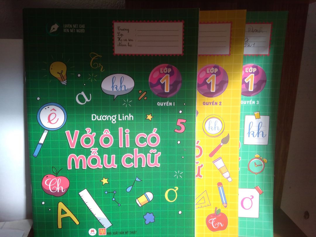 Sách in cực rõ ràng, dễ hiểu nữa. Mình mua sách về cho cháu tập viết theo, tập rèn chữ, thậm chí mình cũng tập viết được luôn, tuy nhiên tập viết theo cỡ chữ lớn khá khó khăn đối với mình, còn bọn trẻ vừa vào lớp 1 thì dễ hơn rồi. Ban biên tập sách rất có tâm và có tầm trong việc lựa chọn từ ngữ trong sách, mình kiểm tra từ ngữ trong sách thì thấy dễ hiểu dễ học hơn nhiều so với sách giáo khoa lớp 1, cảm ơn ban biên tập, nxb cùng với Tiki rất nhiều.